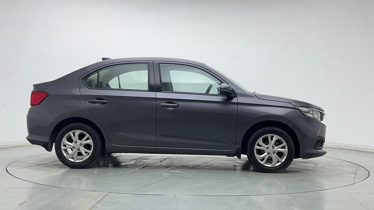 Used 2018 Honda Amaze 1.2 V MT Petrol Petrol Manual exterior RIGHT SIDE VIEW