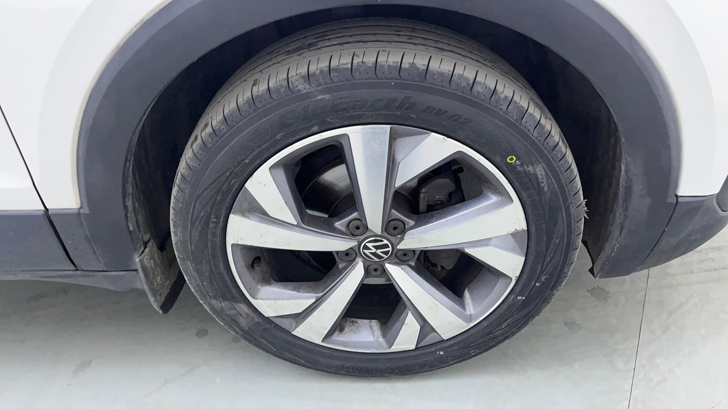 Used 2023 Volkswagen Taigun Topline 1.0 TSI AT Petrol Automatic tyres RIGHT FRONT TYRE RIM VIEW