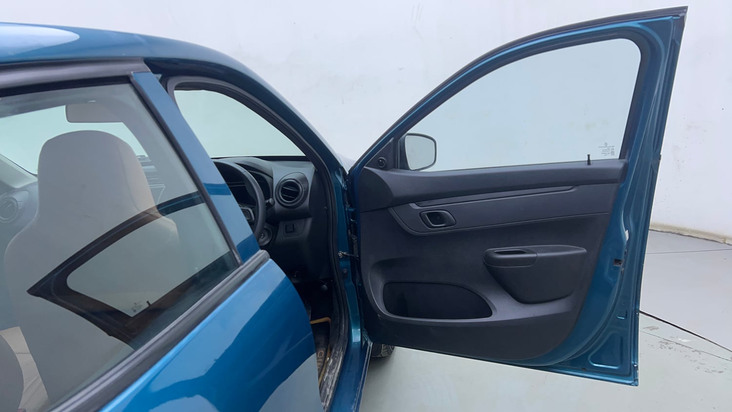 Used 2020 Renault Kwid RXL 1.0 AMT Petrol Automatic interior RIGHT FRONT DOOR OPEN VIEW