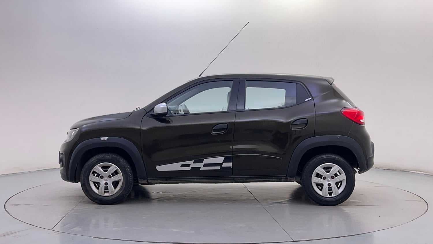 Used 2016 Renault Kwid 1.0 RXT AMT Petrol Automatic exterior LEFT SIDE VIEW