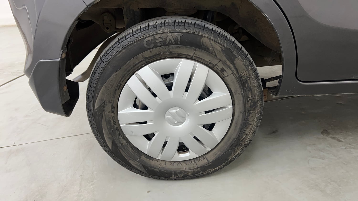 Used 2014 Maruti Suzuki Alto 800 Lxi CNG Cng Manual tyres RIGHT REAR TYRE RIM VIEW