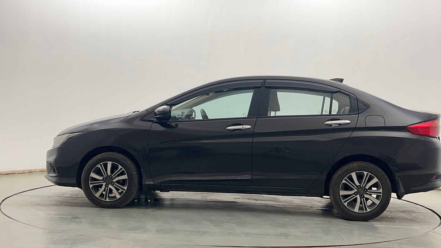 Used 2018 Honda City V Diesel Diesel Manual exterior LEFT SIDE VIEW