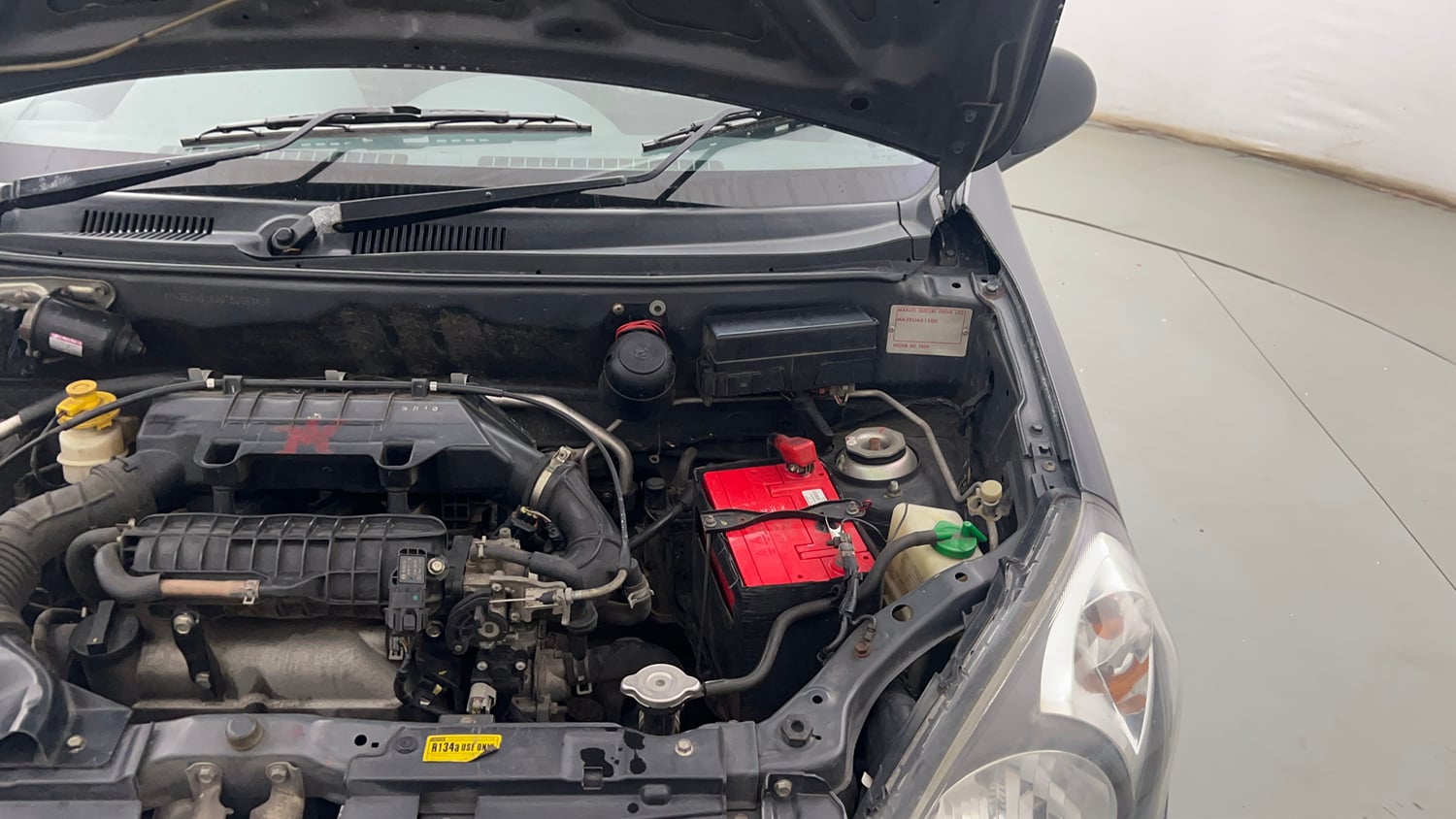 Used 2015 Maruti Suzuki Alto 800 Lxi Petrol Manual engine ENGINE LEFT SIDE HINGE & APRON VIEW