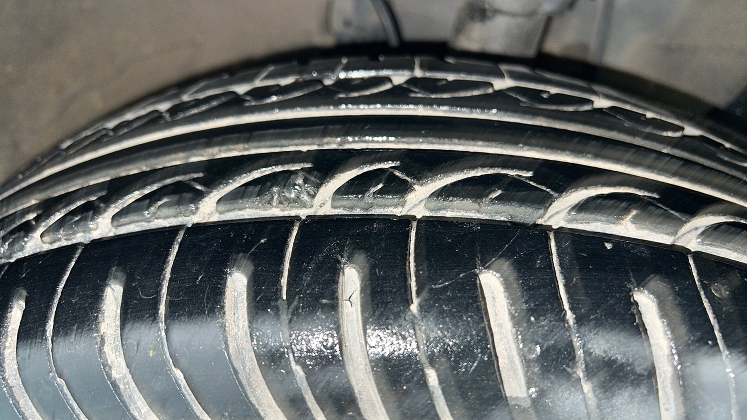 Used 2017 Hyundai Elite i20 Sportz 1.2 Petrol Manual tyres RIGHT FRONT TYRE TREAD VIEW