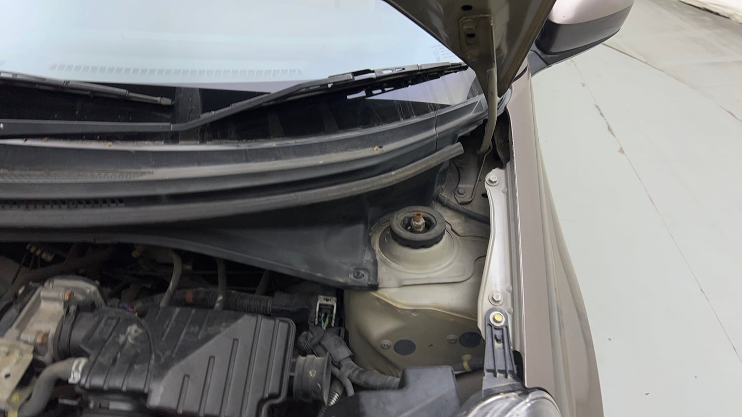 Used 2013 Honda Amaze 1.2 S i-VTEC Petrol Manual engine ENGINE LEFT SIDE HINGE & APRON VIEW
