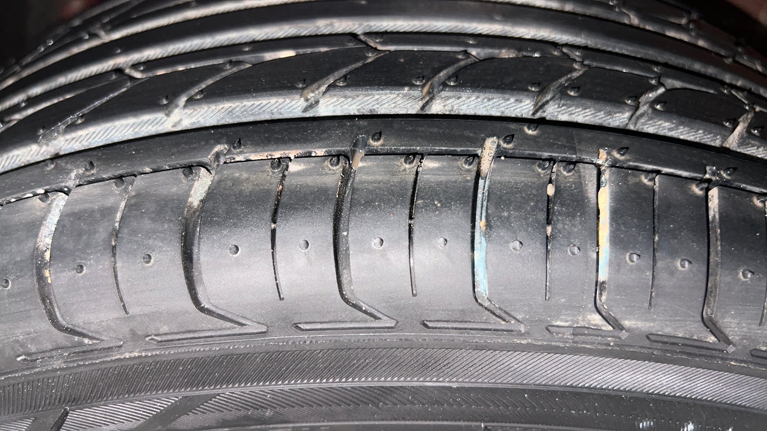 Used 2021 Maruti Suzuki Ciaz Alpha 1.5 AT Petrol Automatic tyres LEFT FRONT TYRE TREAD VIEW