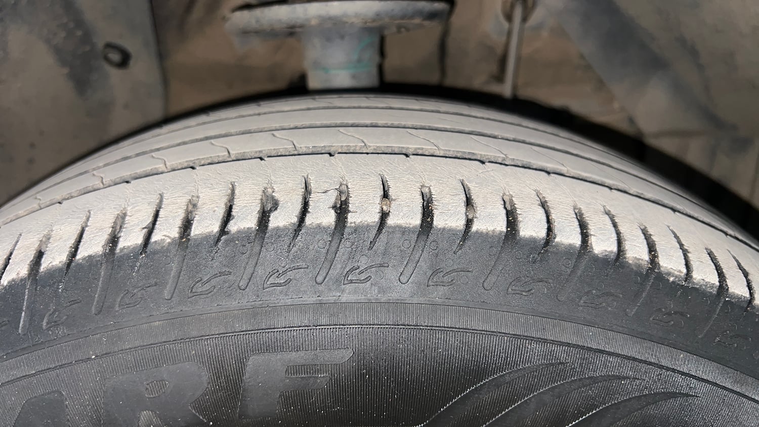 Used 2023 Maruti Suzuki Brezza Zxi Dual Tone Petrol Manual tyres RIGHT FRONT TYRE TREAD VIEW
