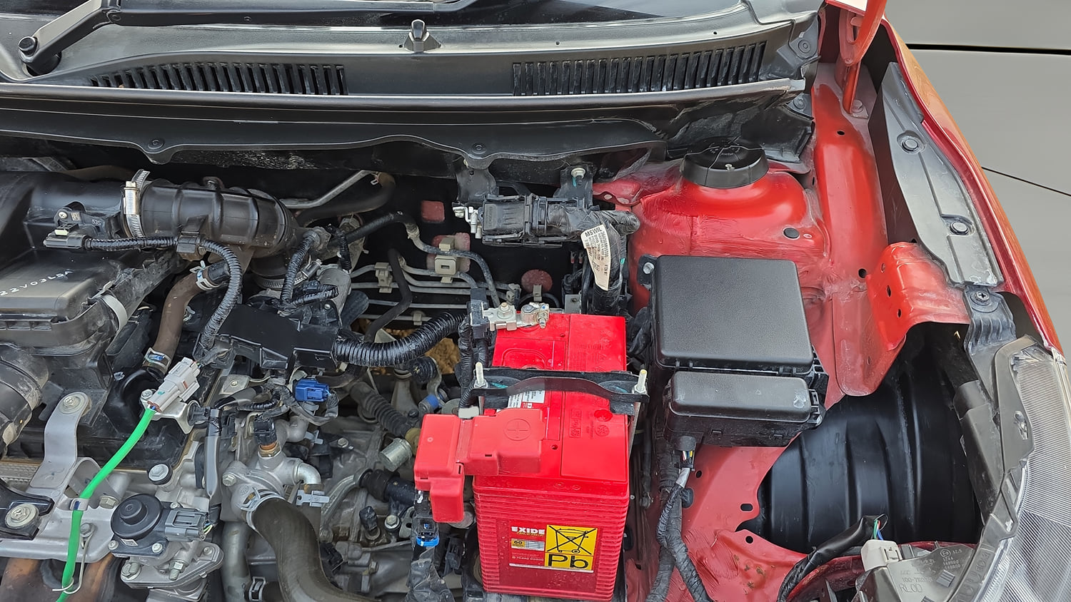 Used 2023 Toyota Glanza V Petrol Manual engine ENGINE LEFT SIDE HINGE & APRON VIEW