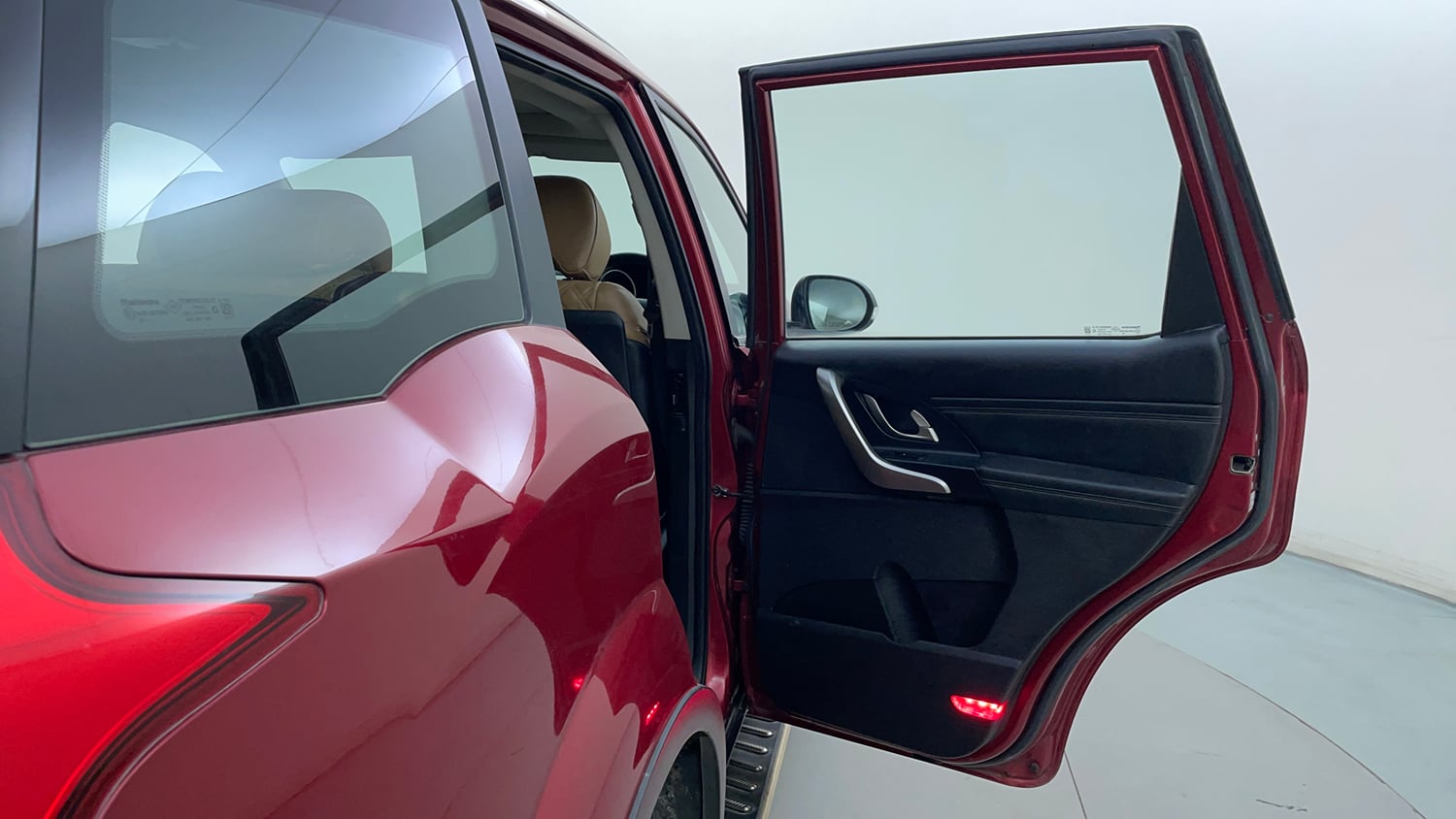 Used 2018 Mahindra XUV500 W11 Diesel Manual interior RIGHT REAR DOOR OPEN VIEW
