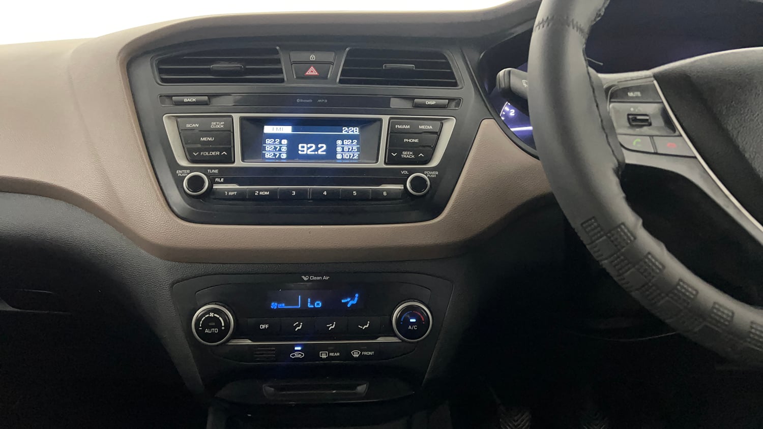 Used 2017 Hyundai Elite i20 Sportz 1.2 Petrol Manual interior MUSIC SYSTEM & AC CONTROL VIEW