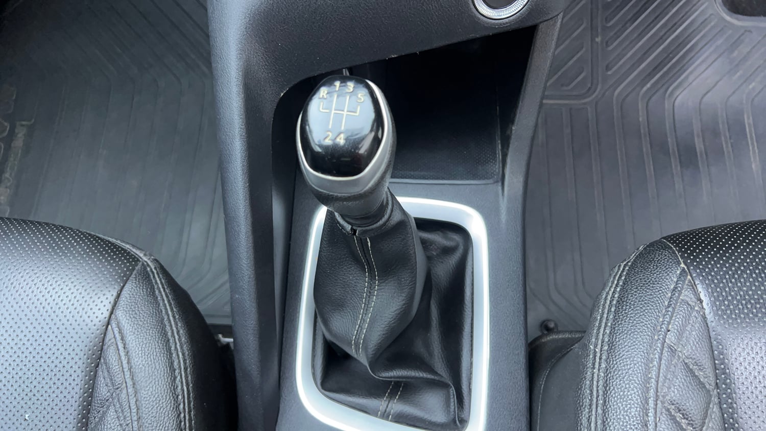 Used 2022 Nissan Magnite XV Petrol Manual interior GEAR  KNOB VIEW