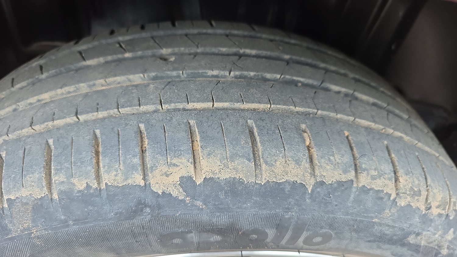 Used 2023 Toyota Glanza V Petrol Manual tyres RIGHT REAR TYRE TREAD VIEW