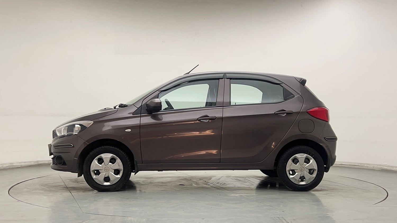 Used 2018 Tata Tiago Revotron XT Petrol Manual exterior LEFT SIDE VIEW