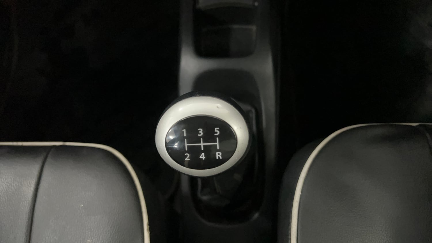 Used 2012 Maruti Suzuki Wagon R LXi Petrol Manual interior GEAR  KNOB VIEW
