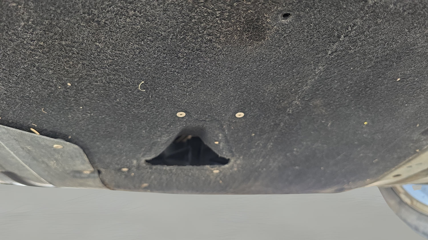 Used 2023 Toyota Glanza V Petrol Manual extra FRONT LEFT UNDERBODY VIEW