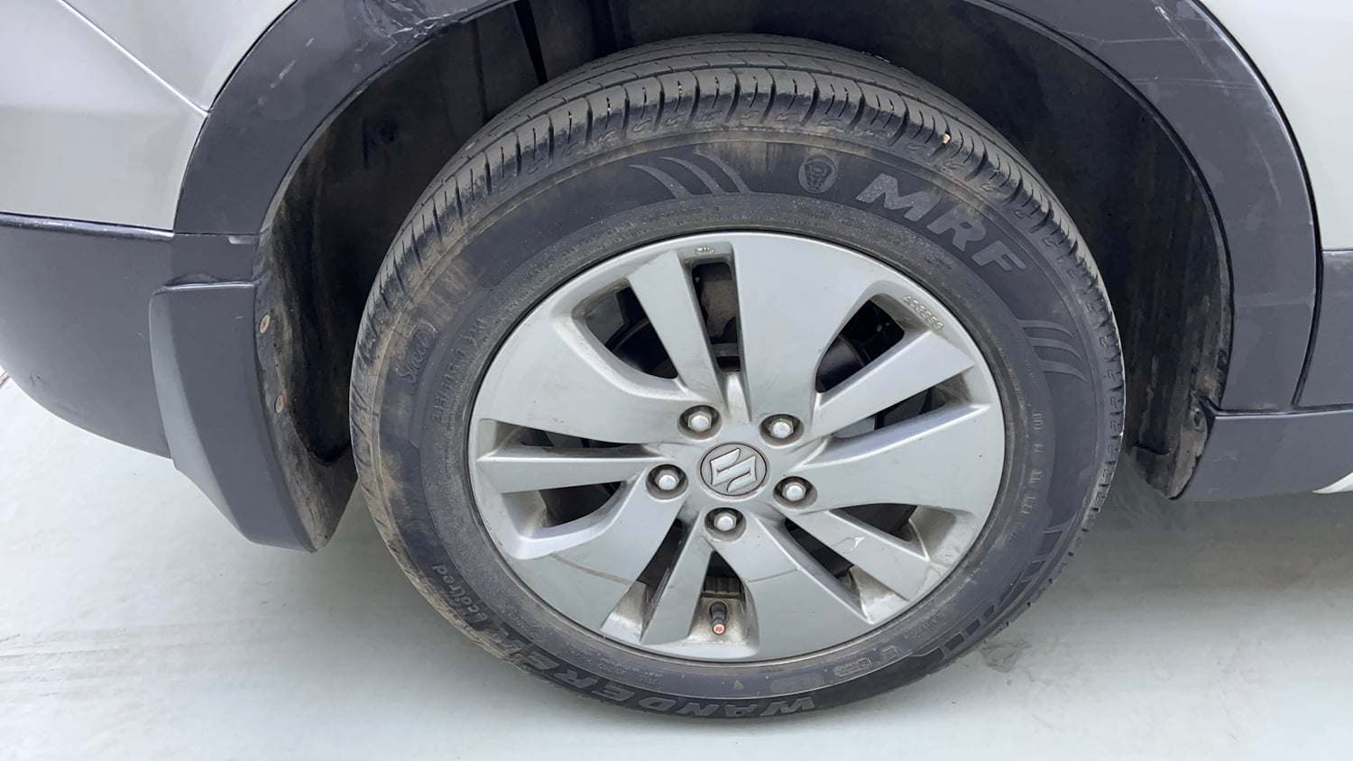 Used 2017 Maruti Suzuki S-Cross Alpha 1.6 Diesel Manual tyres RIGHT REAR TYRE RIM VIEW
