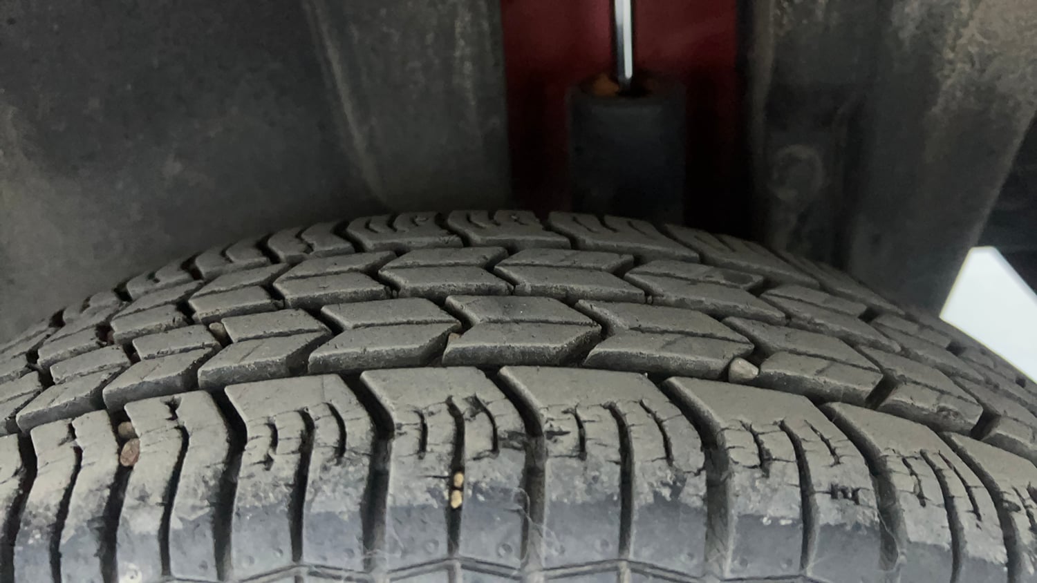 Used 2014 Maruti Suzuki Swift VXi Petrol Manual tyres LEFT REAR TYRE TREAD VIEW