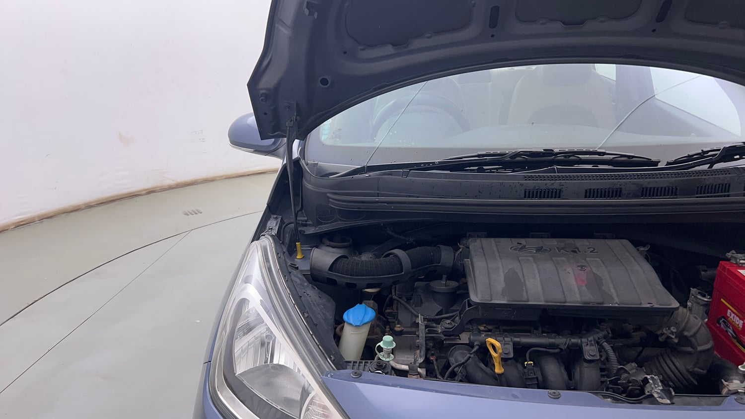 Used 2015 Hyundai Xcent S 1.2 Petrol Manual engine ENGINE RIGHT SIDE HINGE & APRON VIEW