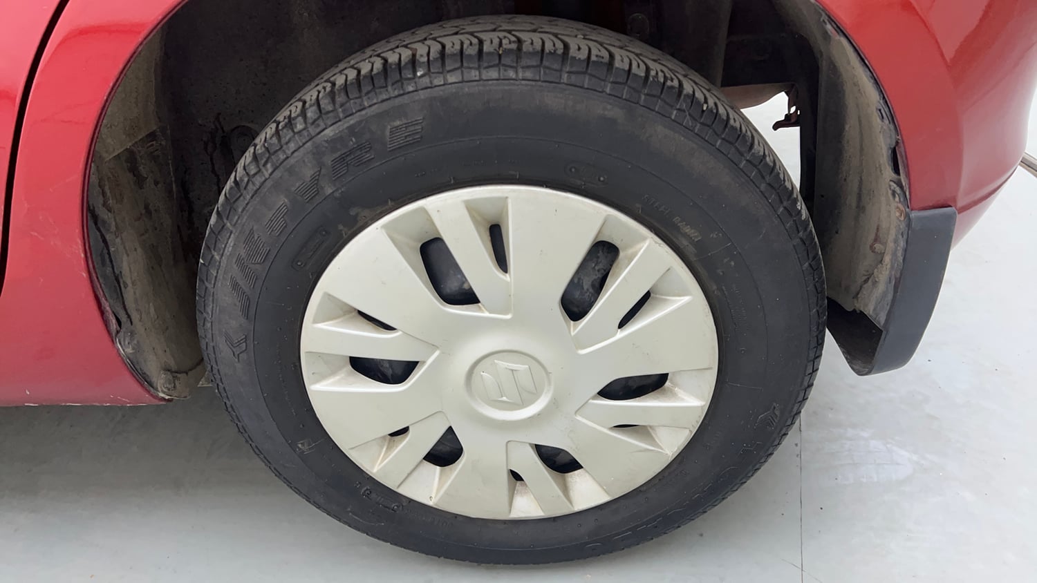 Used 2014 Maruti Suzuki Swift VXi Petrol Manual tyres LEFT REAR TYRE RIM VIEW