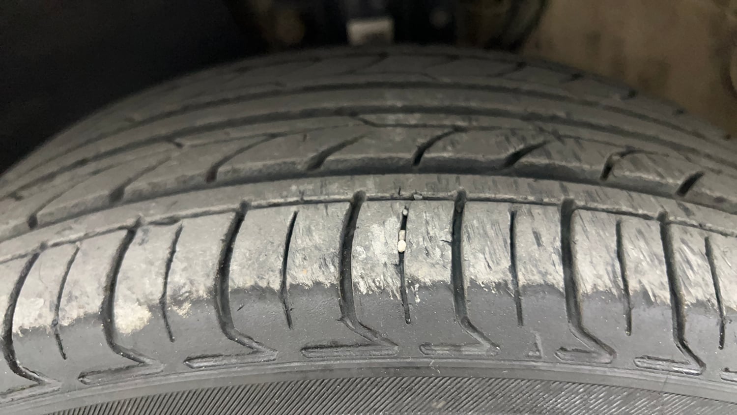 Used 2016 Volkswagen Polo Highline1.2L (P) Petrol Manual tyres LEFT FRONT TYRE TREAD VIEW