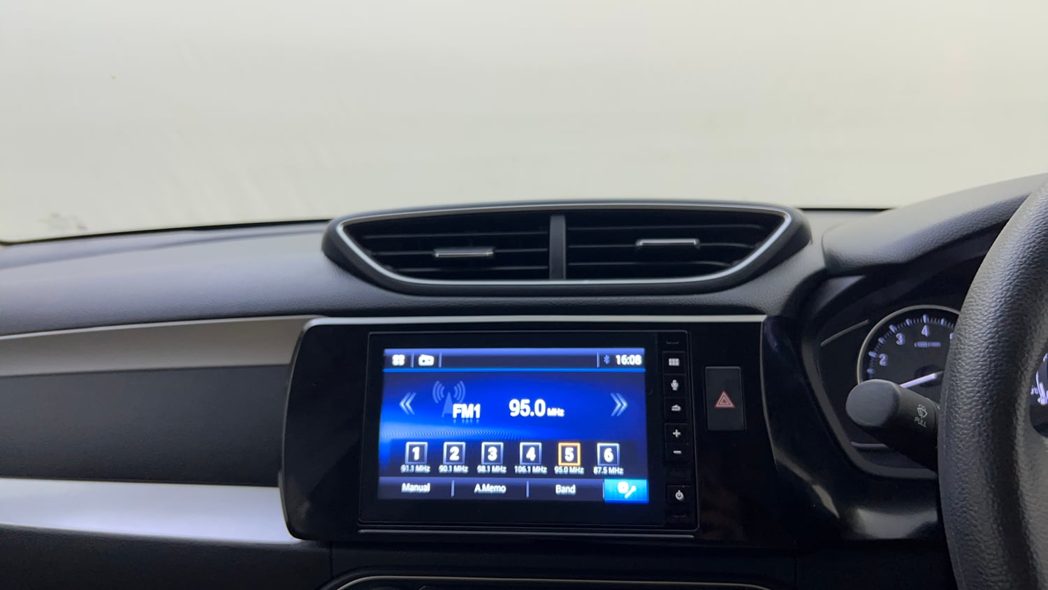 Used 2022 Honda Amaze VX CVT 1.2 Petrol Petrol Automatic top_features Integrated (in-dash) music system
