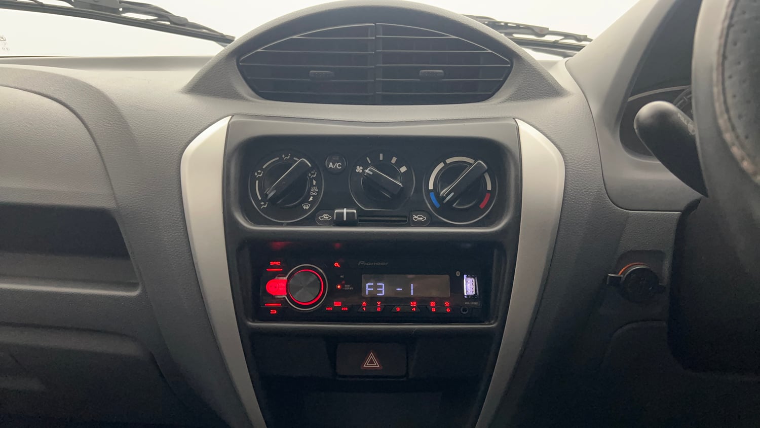 Used 2015 Maruti Suzuki Alto 800 Lxi Petrol Manual interior MUSIC SYSTEM & AC CONTROL VIEW