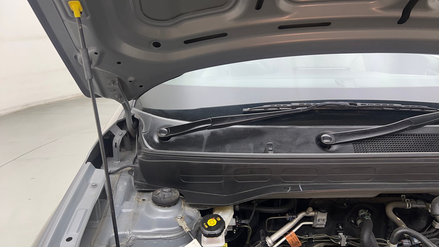 Used 2024 Hyundai Venue E 1.2 Petrol Petrol Manual engine ENGINE RIGHT SIDE HINGE & APRON VIEW