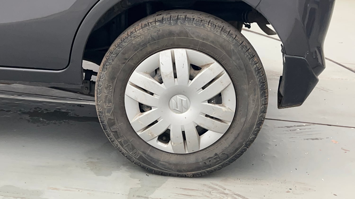 Used 2015 Maruti Suzuki Alto 800 Lxi Petrol Manual tyres LEFT REAR TYRE RIM VIEW