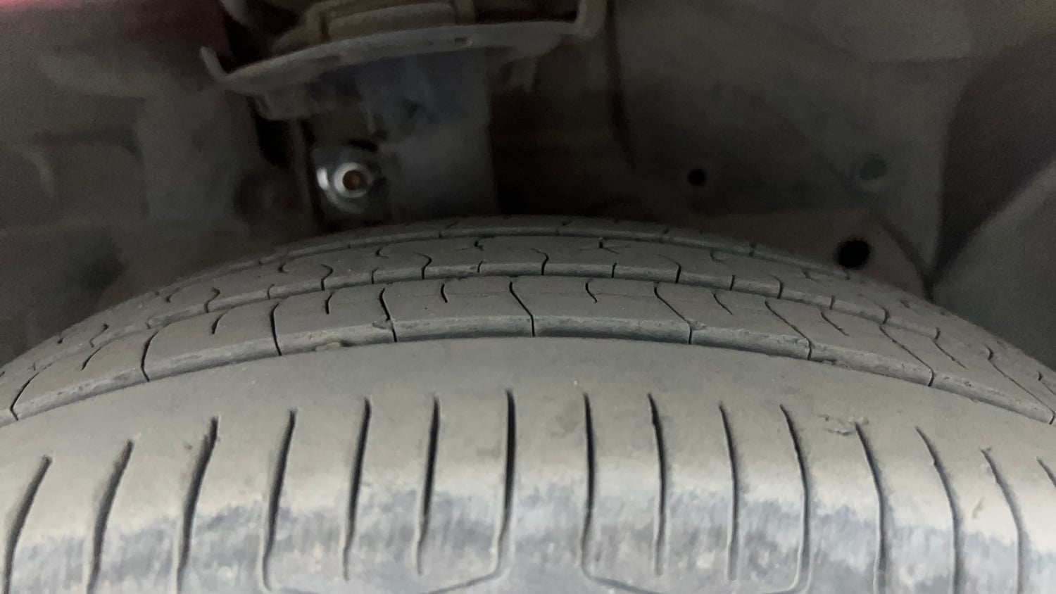 Used 2016 Ford Figo Aspire Titanium1.5 TDCi Diesel Manual tyres RIGHT FRONT TYRE TREAD VIEW