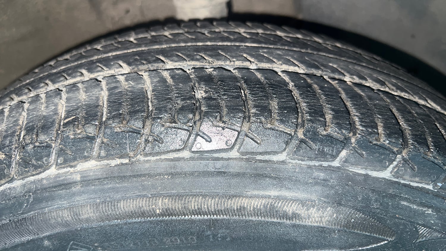 Used 2019 Maruti Suzuki Wagon R ZXi 1.2 AMT Petrol Automatic tyres RIGHT FRONT TYRE TREAD VIEW
