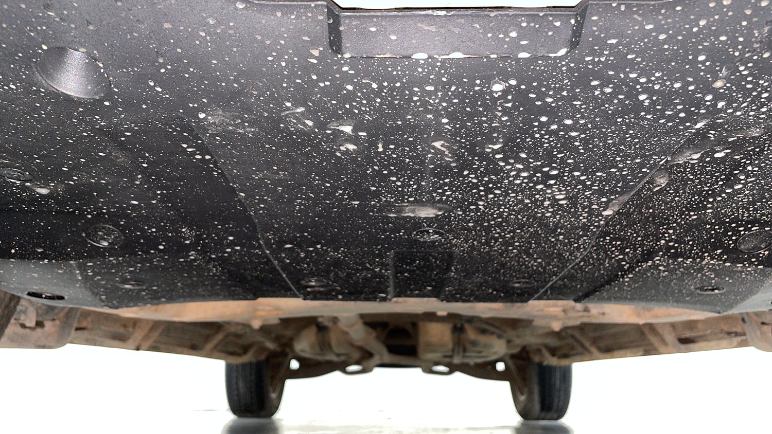 Used 2018 Mahindra XUV500 W11 Diesel Manual extra FRONT LEFT UNDERBODY VIEW