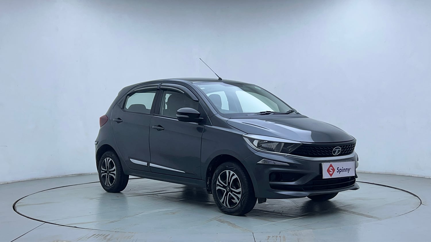 Used 2022 Tata Tiago XT CNG Cng Manual exterior RIGHT FRONT CORNER VIEW