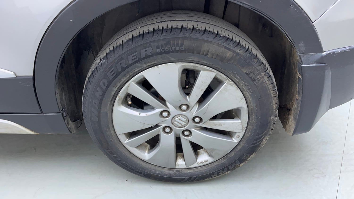 Used 2017 Maruti Suzuki S-Cross Alpha 1.6 Diesel Manual tyres LEFT REAR TYRE RIM VIEW