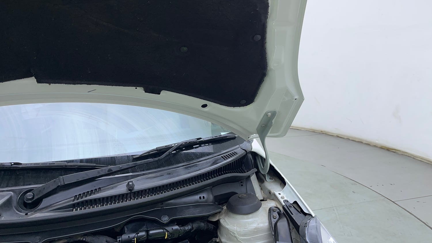 Used 2016 Maruti Suzuki Swift Dzire ZDI Diesel Manual engine ENGINE LEFT SIDE HINGE & APRON VIEW