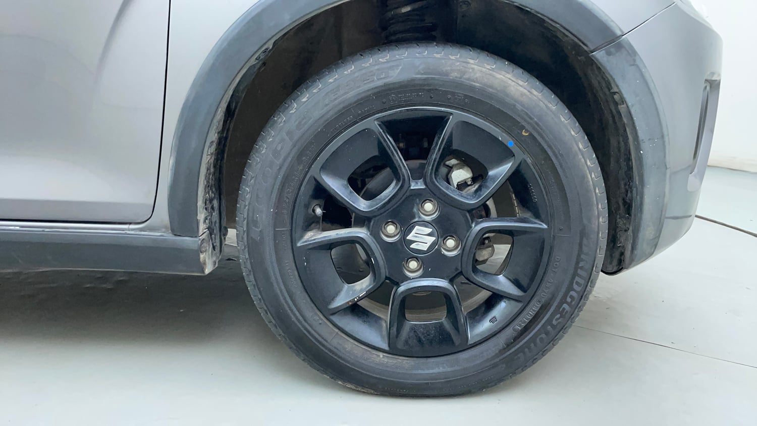Used 2024 Maruti Suzuki Ignis Zeta 1.2 AMT Petrol Automatic tyres RIGHT FRONT TYRE RIM VIEW