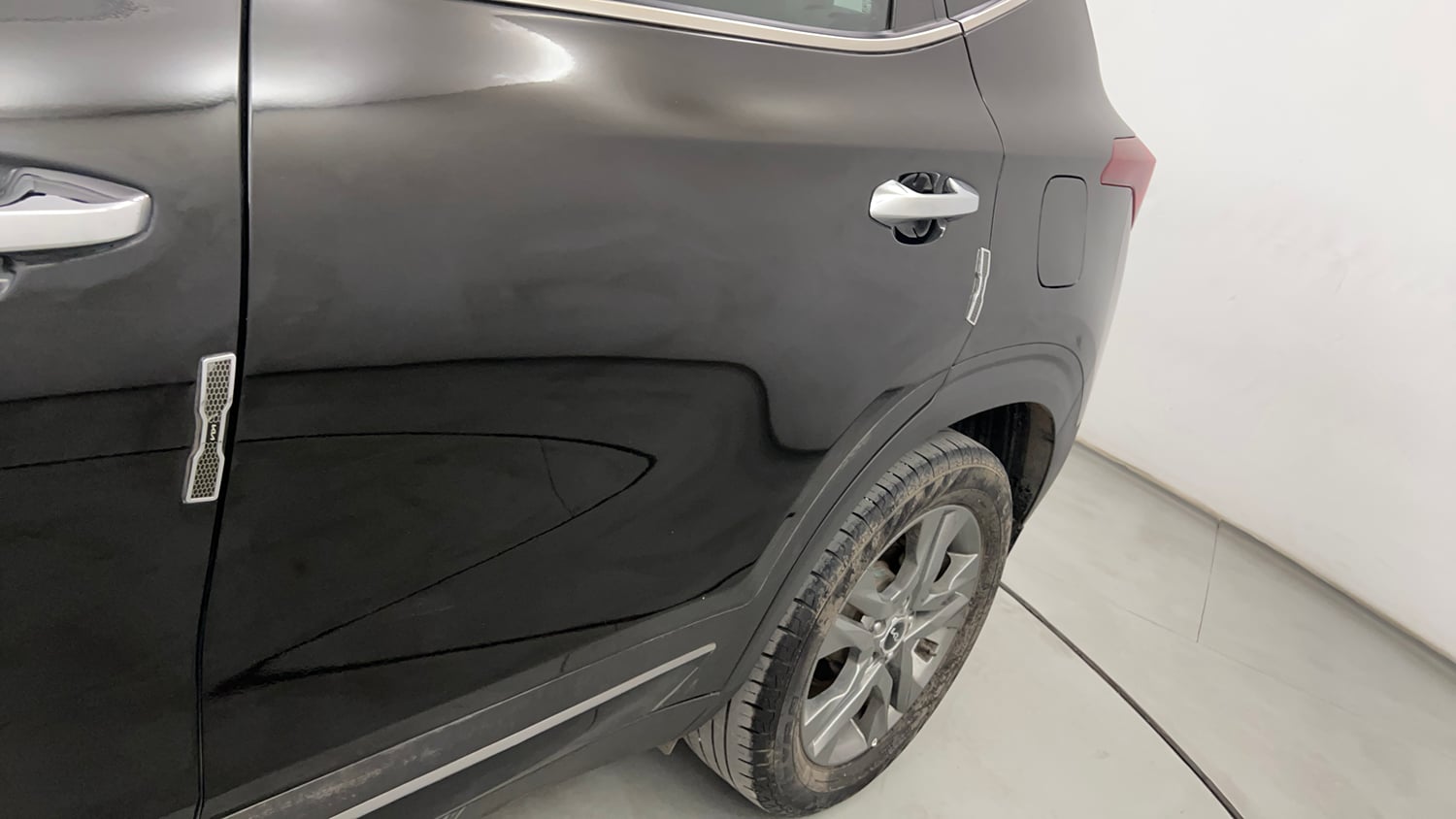 Used 2022 Kia Seltos HTX 1.5 Petrol Manual dents MINOR SCRATCH