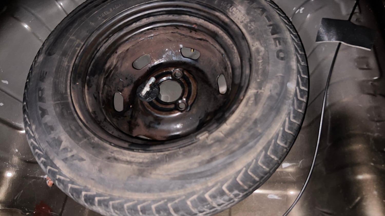Used 2016 Renault Kwid 1.0 RXT AMT Petrol Automatic tyres SPARE TYRE VIEW