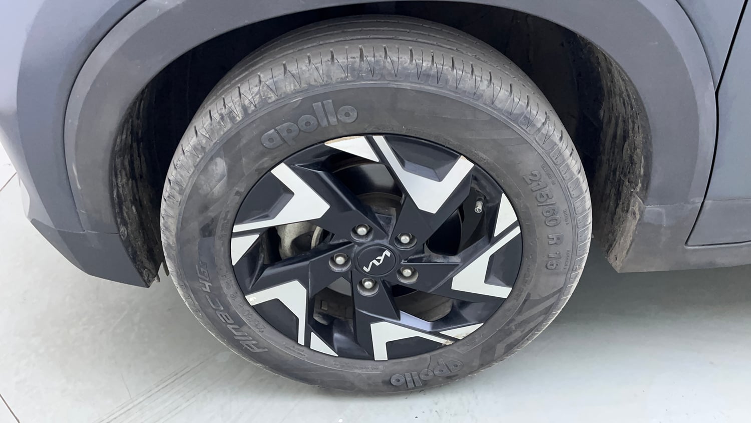 Used 2022 Kia Sonet X Line 1.0 DCT Petrol Automatic tyres LEFT FRONT TYRE RIM VIEW