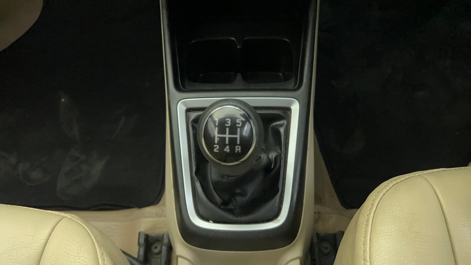 Used 2018 Maruti Suzuki Dzire VXi Petrol Manual interior GEAR  KNOB VIEW