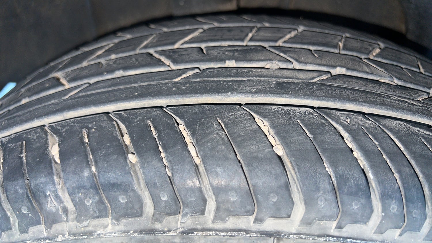 Used 2022 Nissan Magnite XV Petrol Manual tyres RIGHT REAR TYRE TREAD VIEW