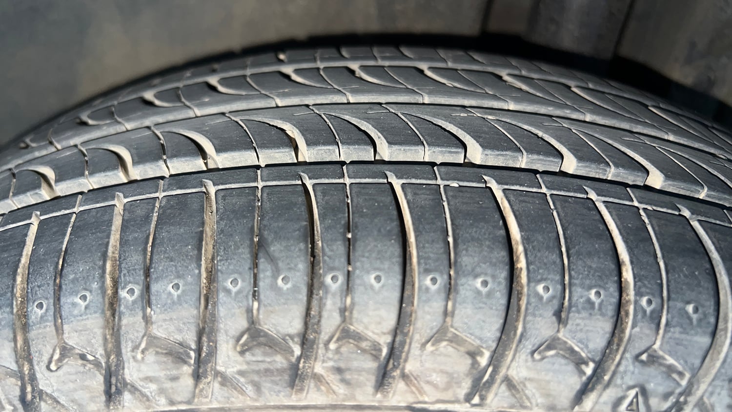 Used 2015 Maruti Suzuki Swift VXi Petrol Manual tyres LEFT REAR TYRE TREAD VIEW