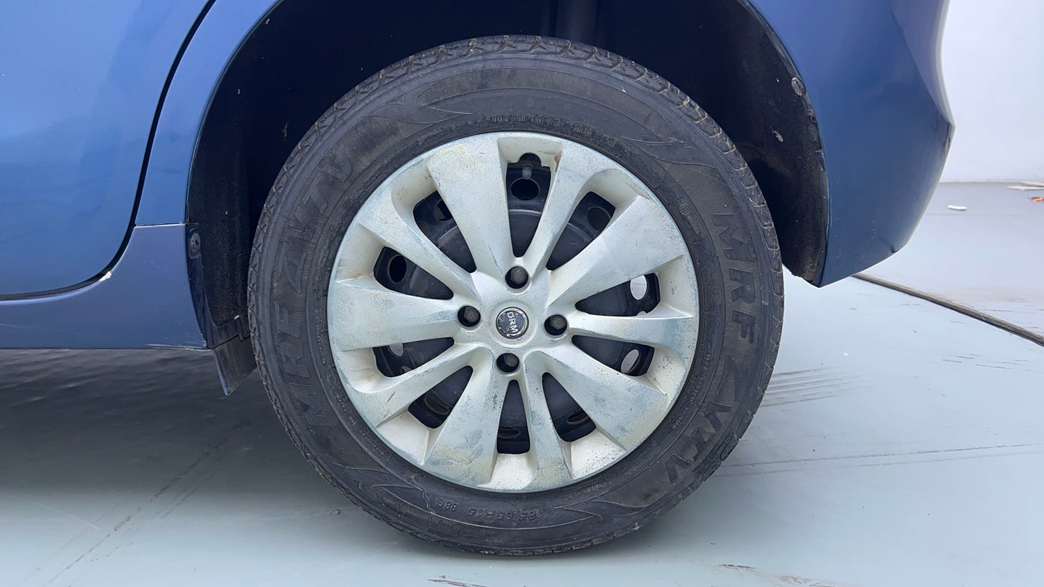 Used 2017 Maruti Suzuki Baleno Delta 1.2 Petrol Manual tyres LEFT REAR TYRE RIM VIEW