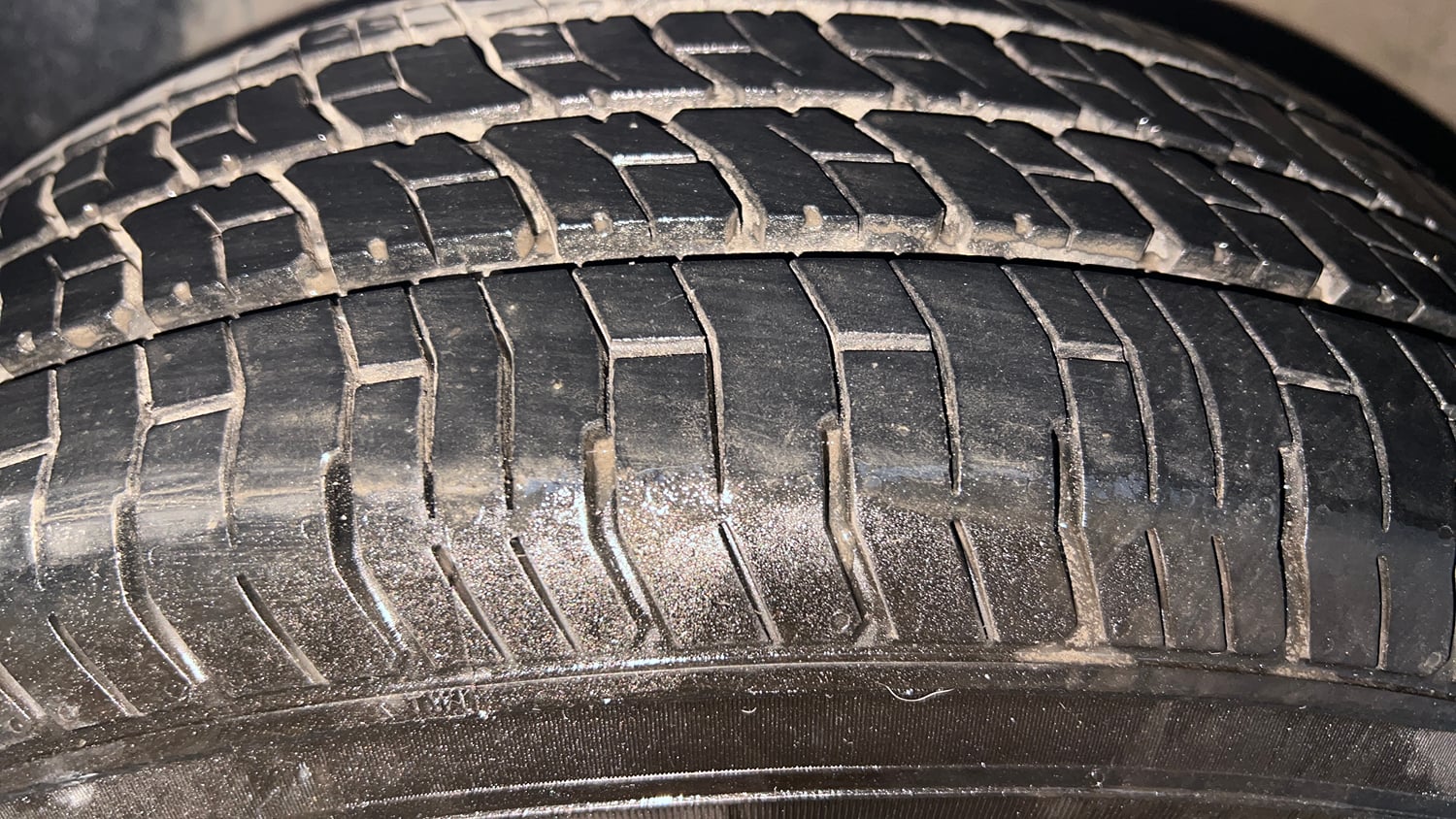 Used 2016 Hyundai Elite i20 Sportz 1.2 Petrol Manual tyres LEFT FRONT TYRE TREAD VIEW