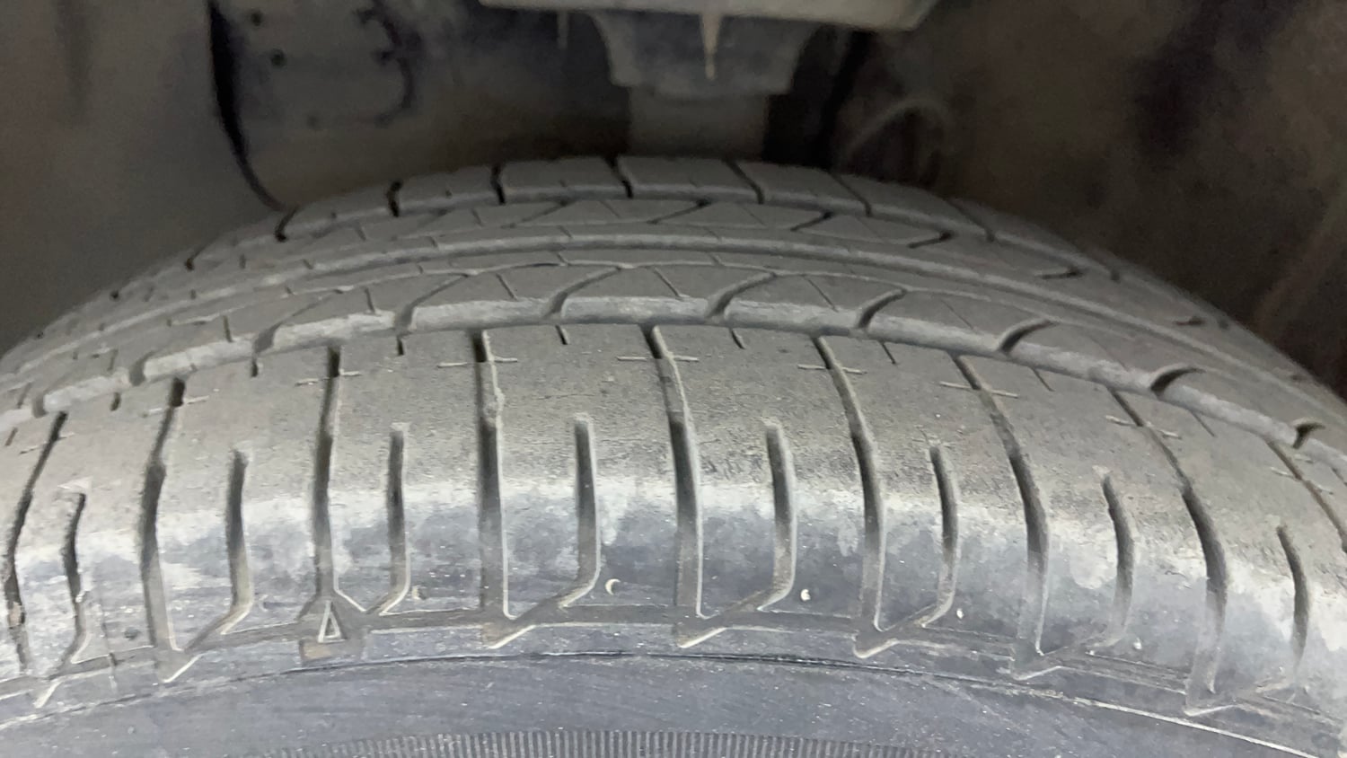 Used 2019 Hyundai Elite i20 Sportz Plus 1.2 Petrol Manual tyres LEFT FRONT TYRE TREAD VIEW