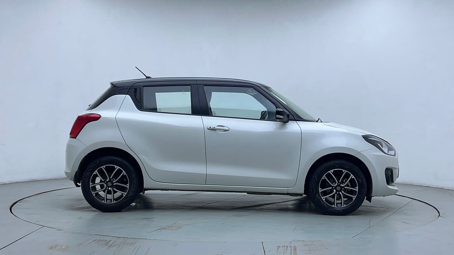 Used 2021 Maruti Suzuki Swift ZXi Plus Dual Tone Petrol Manual exterior RIGHT SIDE VIEW