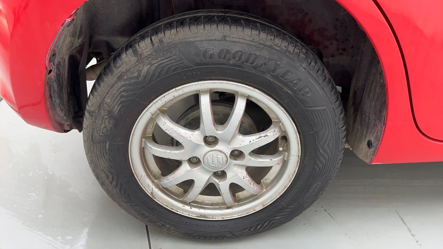 Used 2018 Maruti Suzuki Swift VXI CNG (Outside Fitted) Cng Manual tyres RIGHT REAR TYRE RIM VIEW