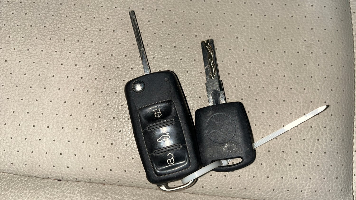 Used 2023 Volkswagen Vento Highline Plus 1.0L TSI Automatic Petrol Automatic extra CAR KEY VIEW