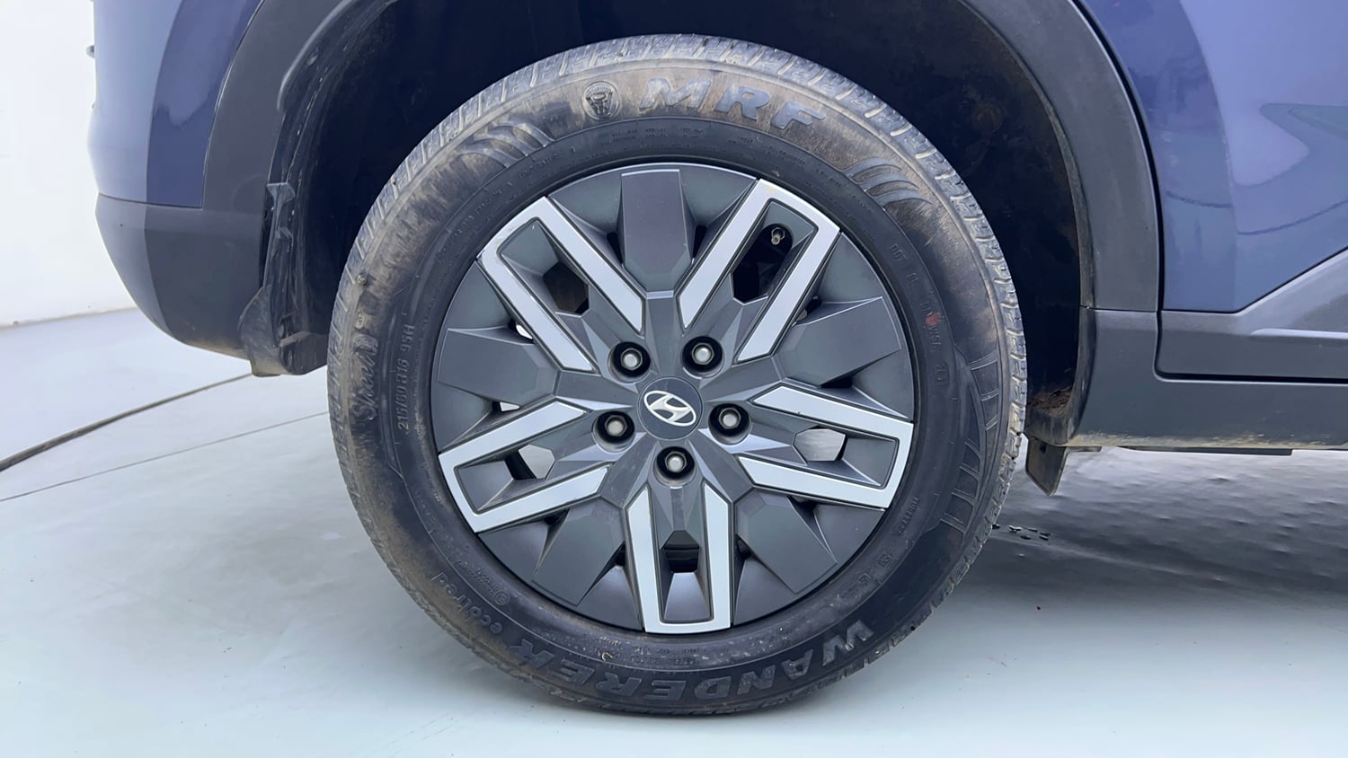 Used 2022 Hyundai Venue S(O) 1.0 Turbo iMT Petrol Manual tyres RIGHT REAR TYRE RIM VIEW