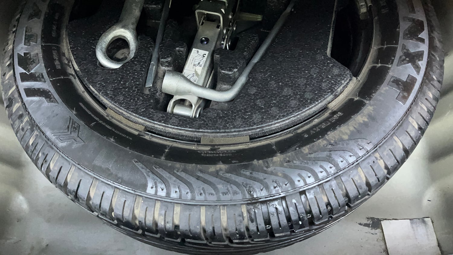 Used 2017 Maruti Suzuki S-Cross Alpha 1.6 Diesel Manual tyres SPARE TYRE VIEW