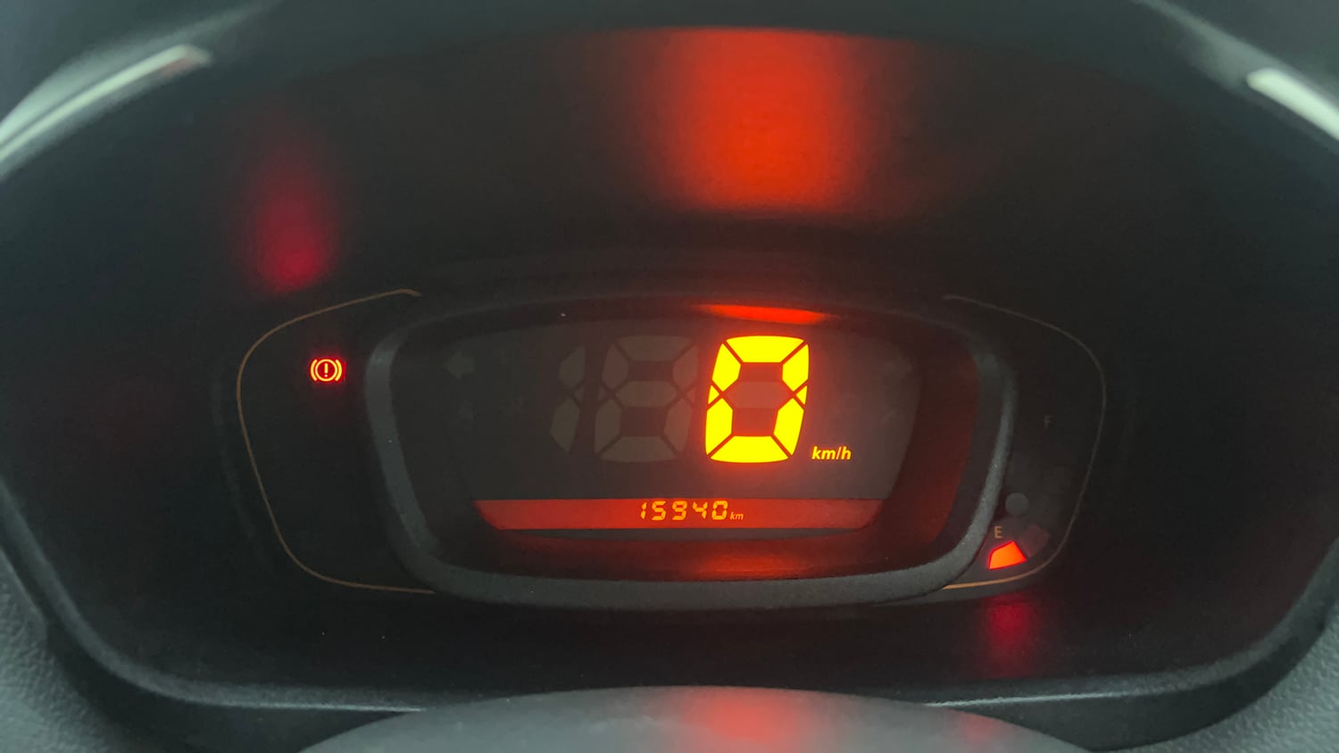 Used 2015 Renault Kwid RXT Petrol Manual interior CLUSTERMETER VIEW